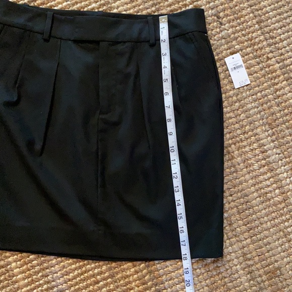 Gap mini skirt with pockets.  Size 4.  Black. - Picture 9 of 10